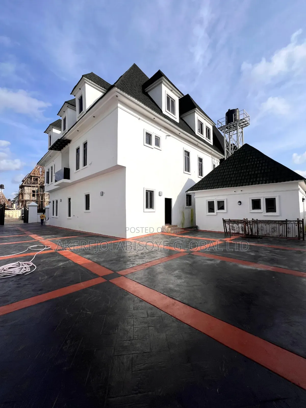 8bdrm Duplex in In An Estate Karsana for sale in Gwarinpa