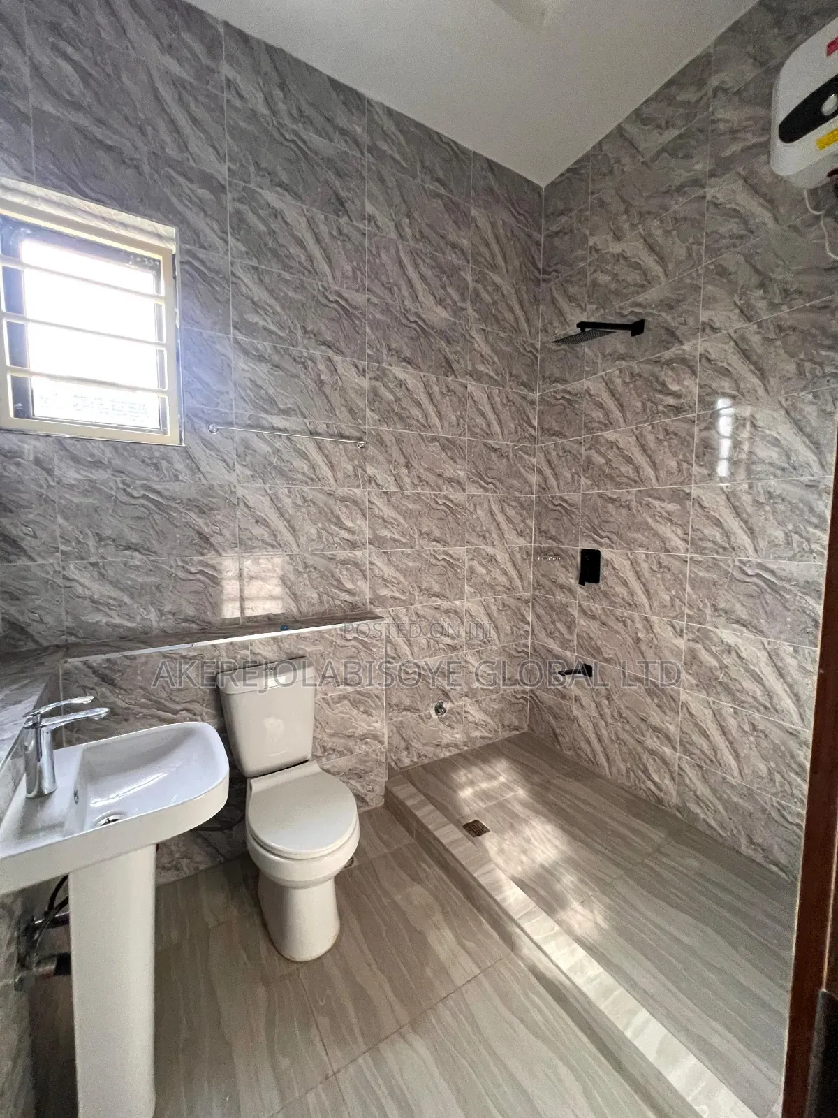 8bdrm Duplex in In An Estate Karsana for sale in Gwarinpa