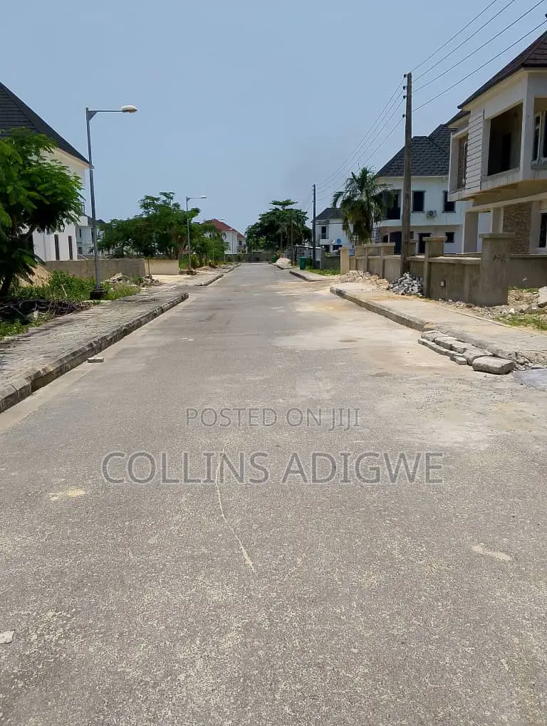 5bdrm Duplex In Sangotedo For Sale in Sangotedo