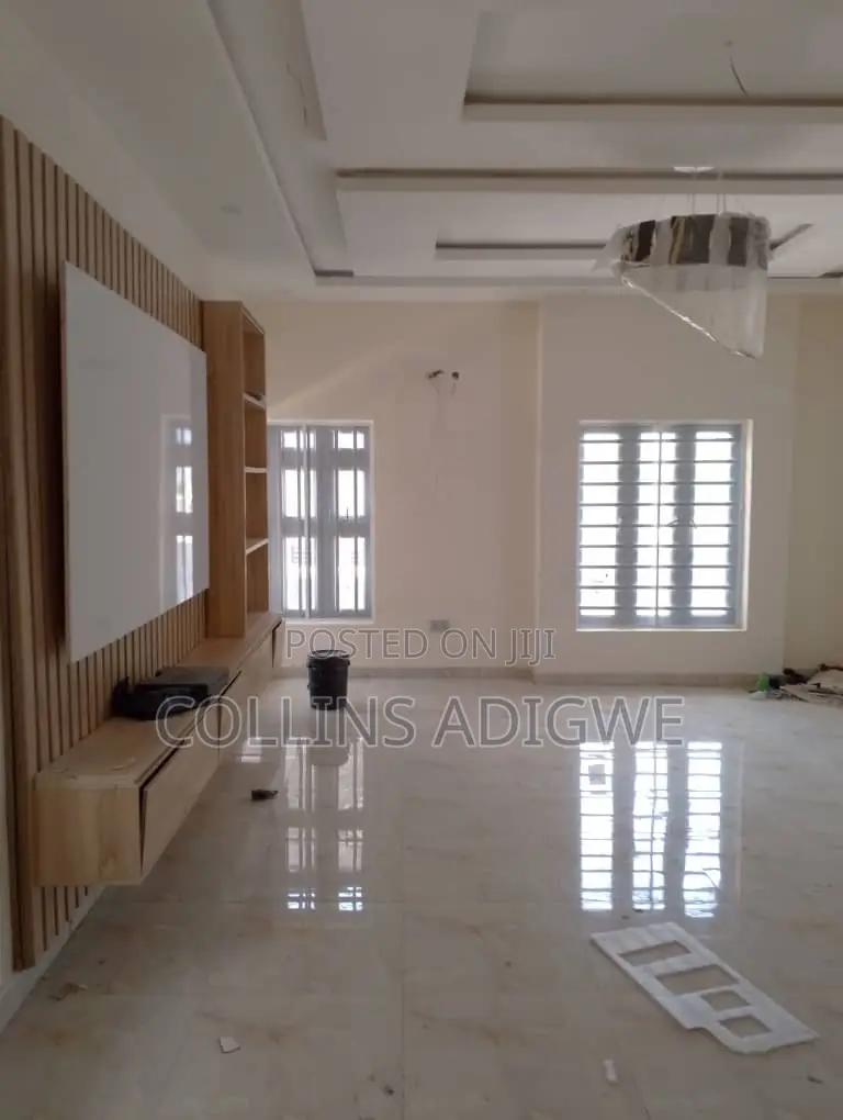 5bdrm Duplex In Sangotedo For Sale in Sangotedo