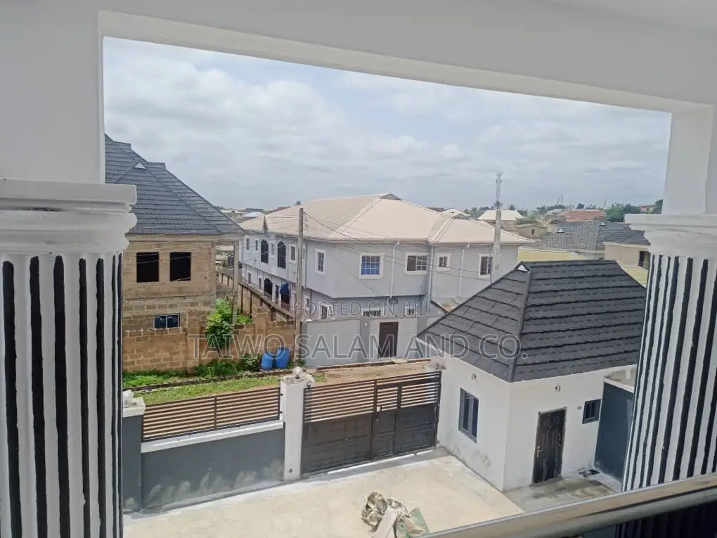 4bdrm Duplex in Akala Express for sale in Akala Express