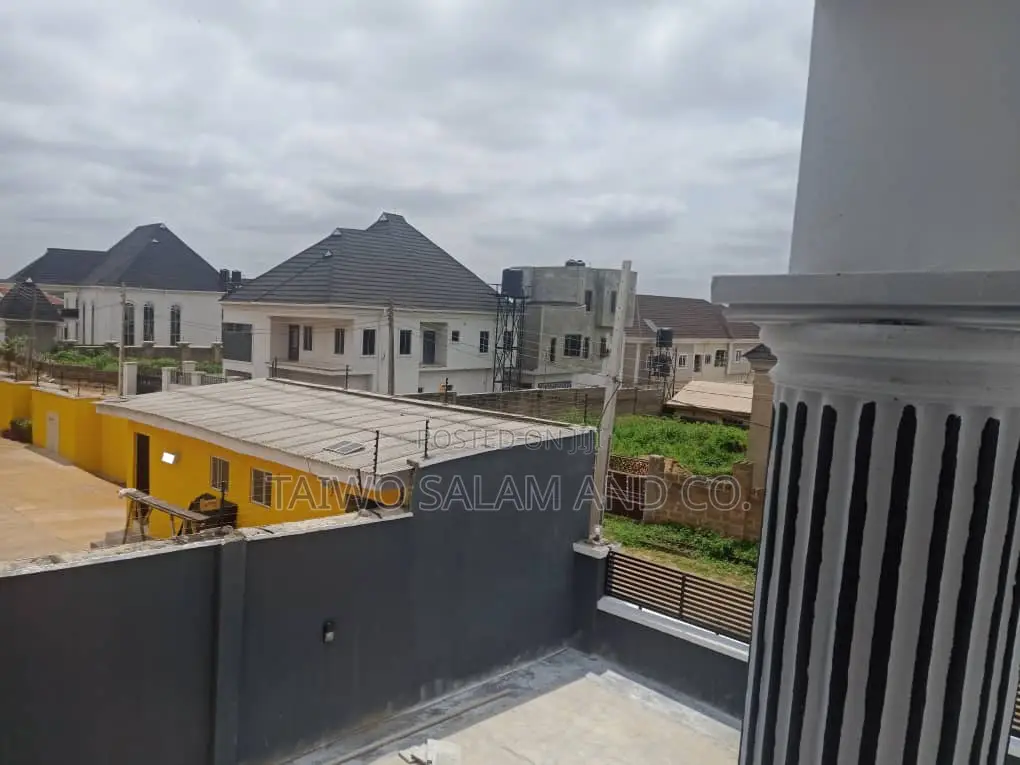 4bdrm Duplex in Akala Express for sale in Akala Express