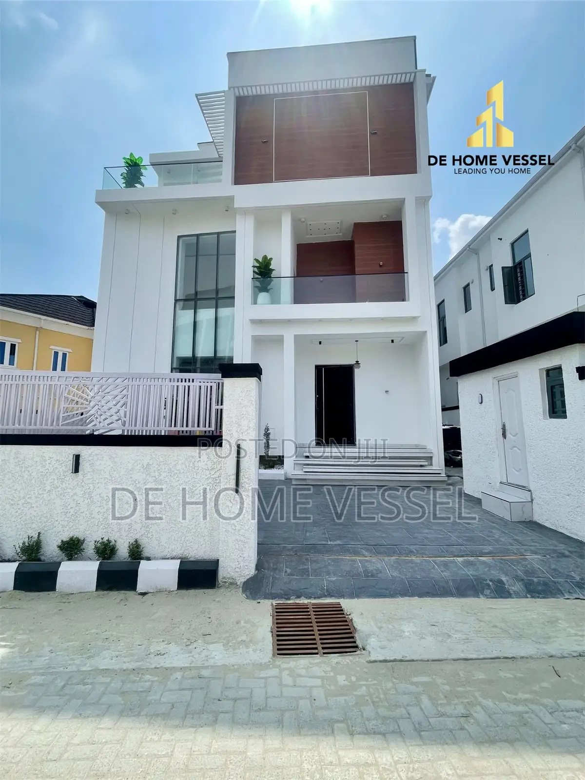 5bdrm Duplex in Ikate for sale in Ikate