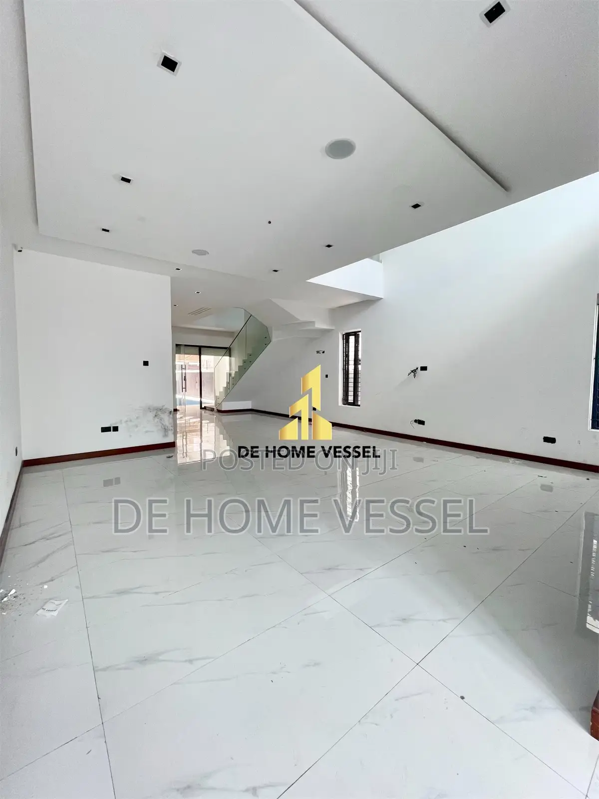 5bdrm Duplex In Lekki For Sale in Lekki