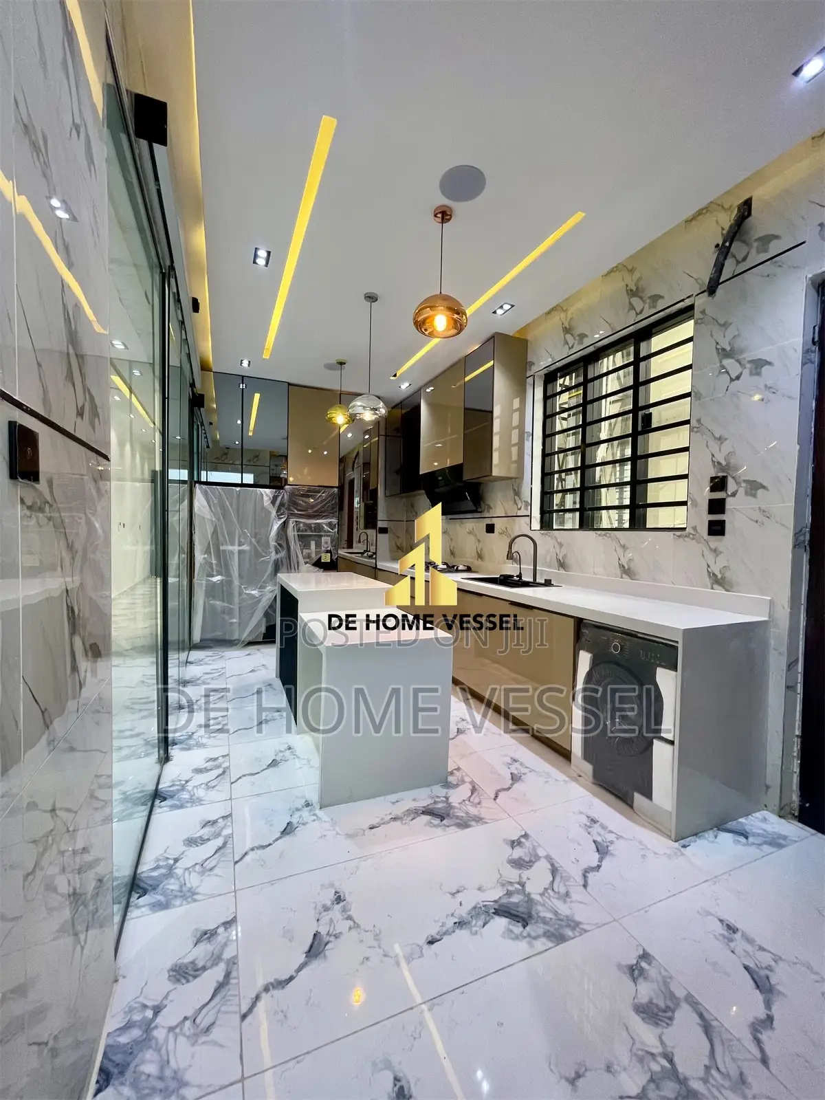5bdrm Duplex In Lekki For Sale in Lekki