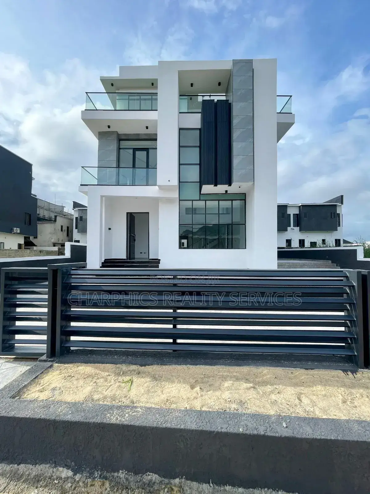 5bdrm Duplex in Ikota for sale in Ikota