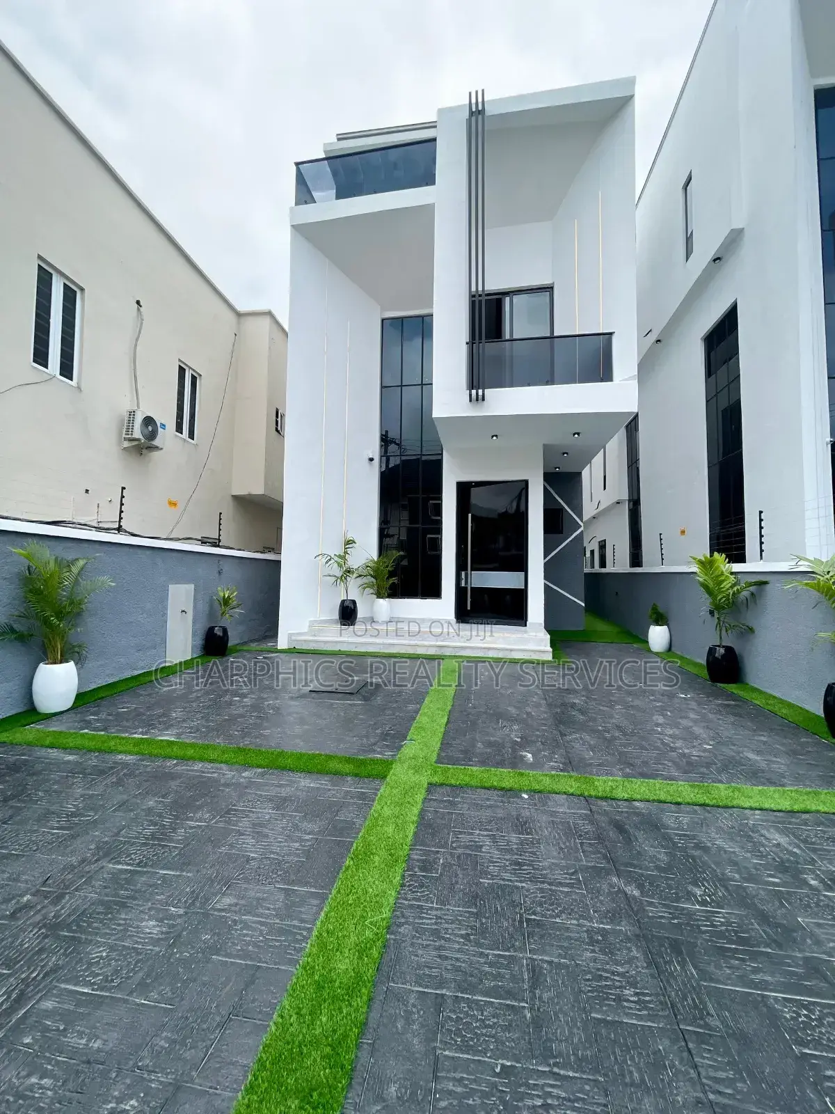 5bdrm Duplex in Osapa london for sale in Osapa london