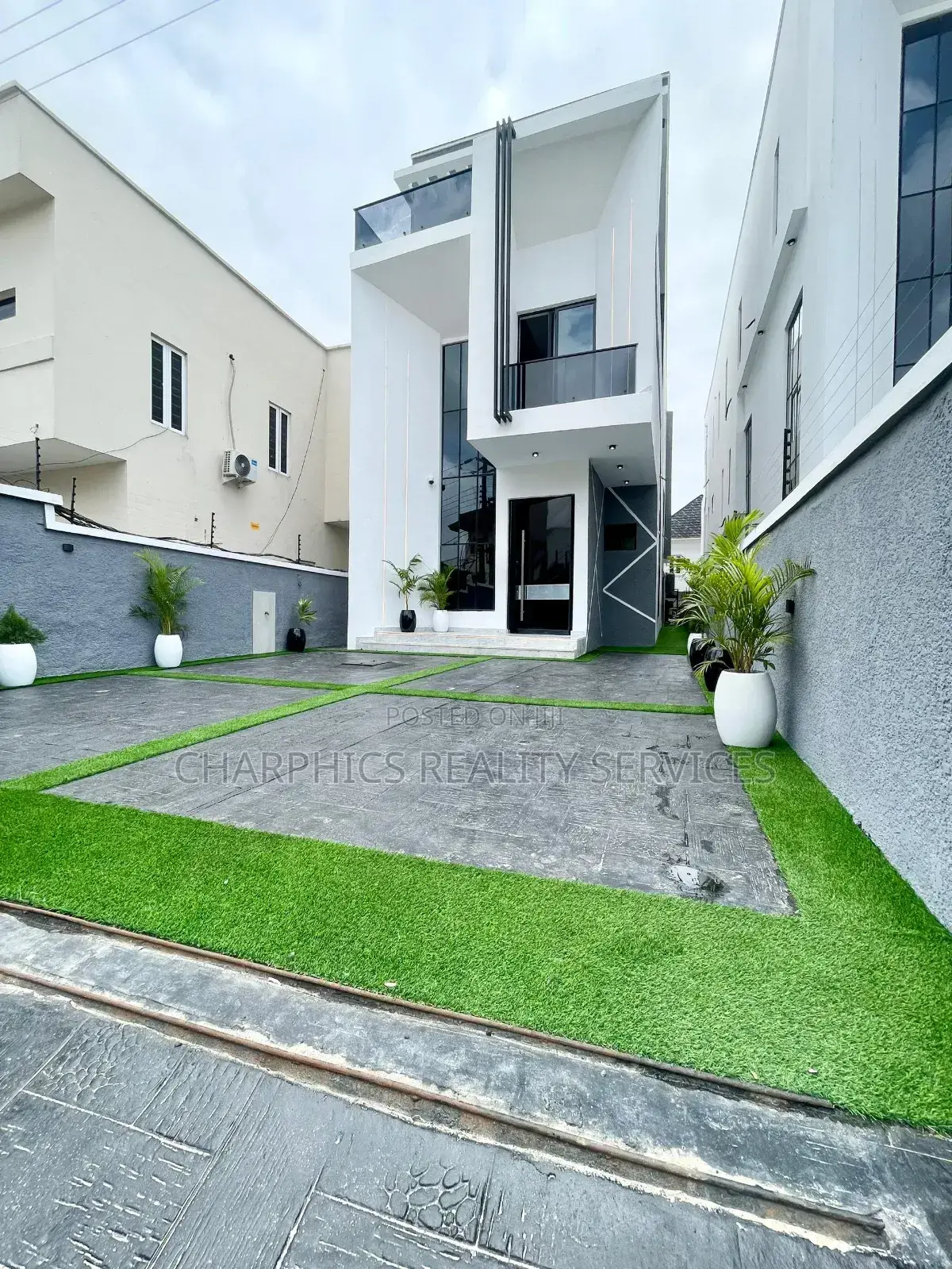 5bdrm Duplex in Osapa london for sale in Osapa london