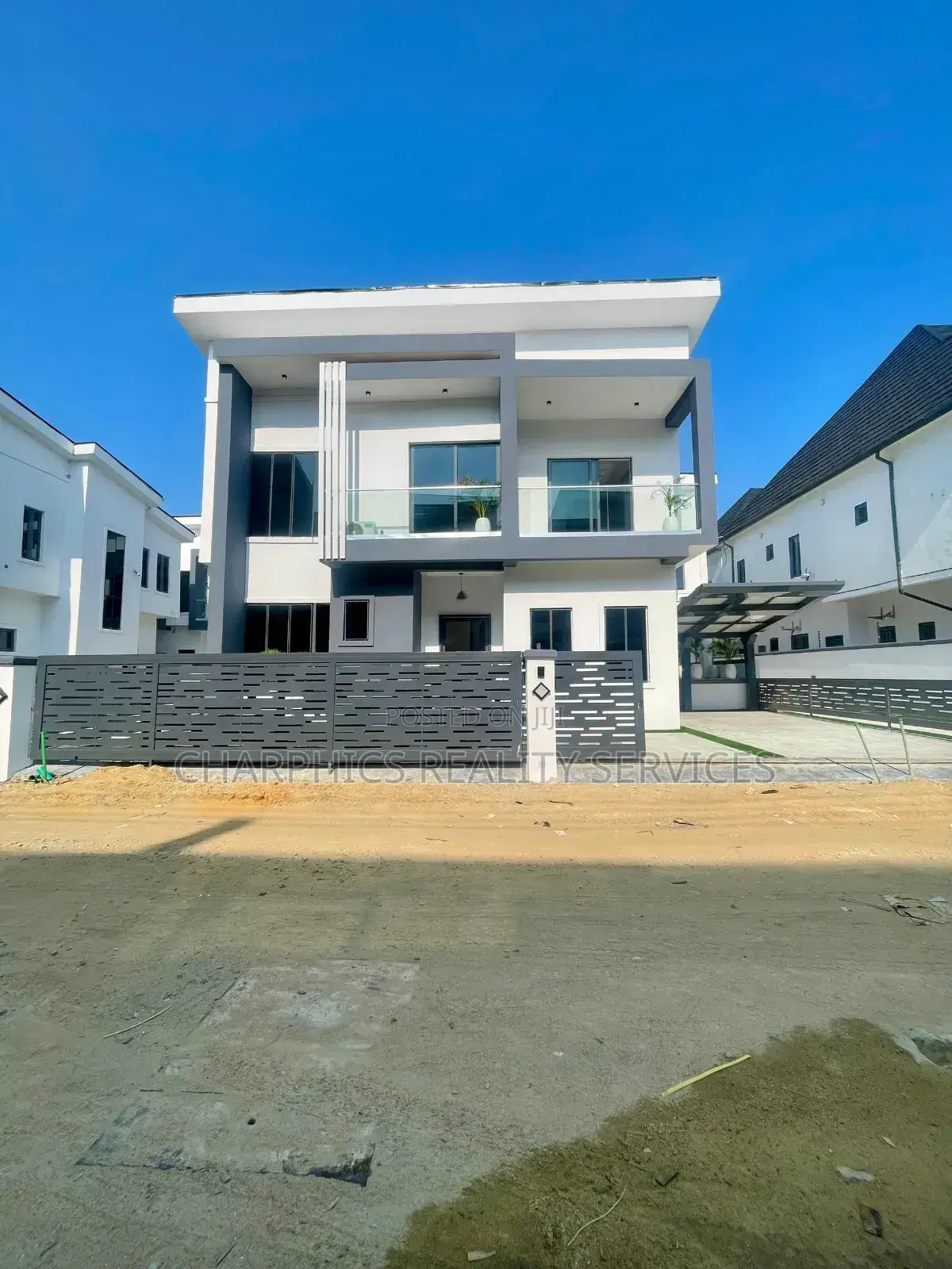 5bdrm Duplex in Chevron for sale in Chevron