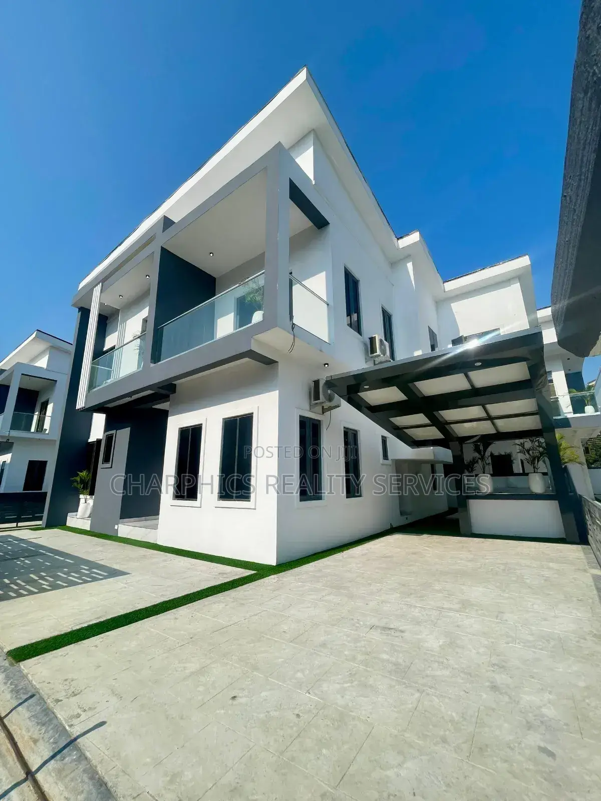 5bdrm Duplex in Chevron for sale in Chevron