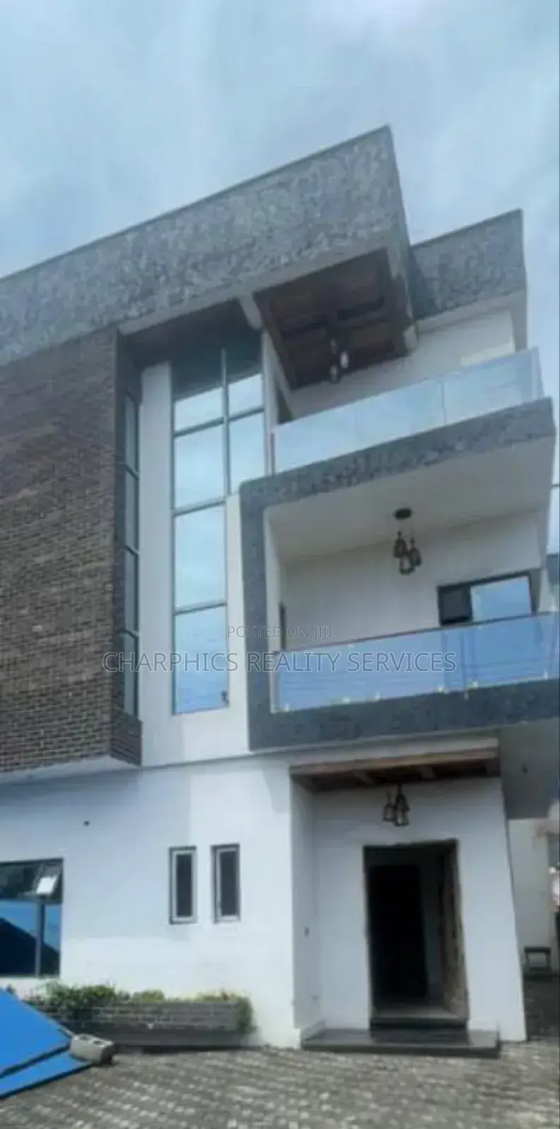 5bdrm Duplex in Lekki Phase 1 for sale in Lekki Phase 1