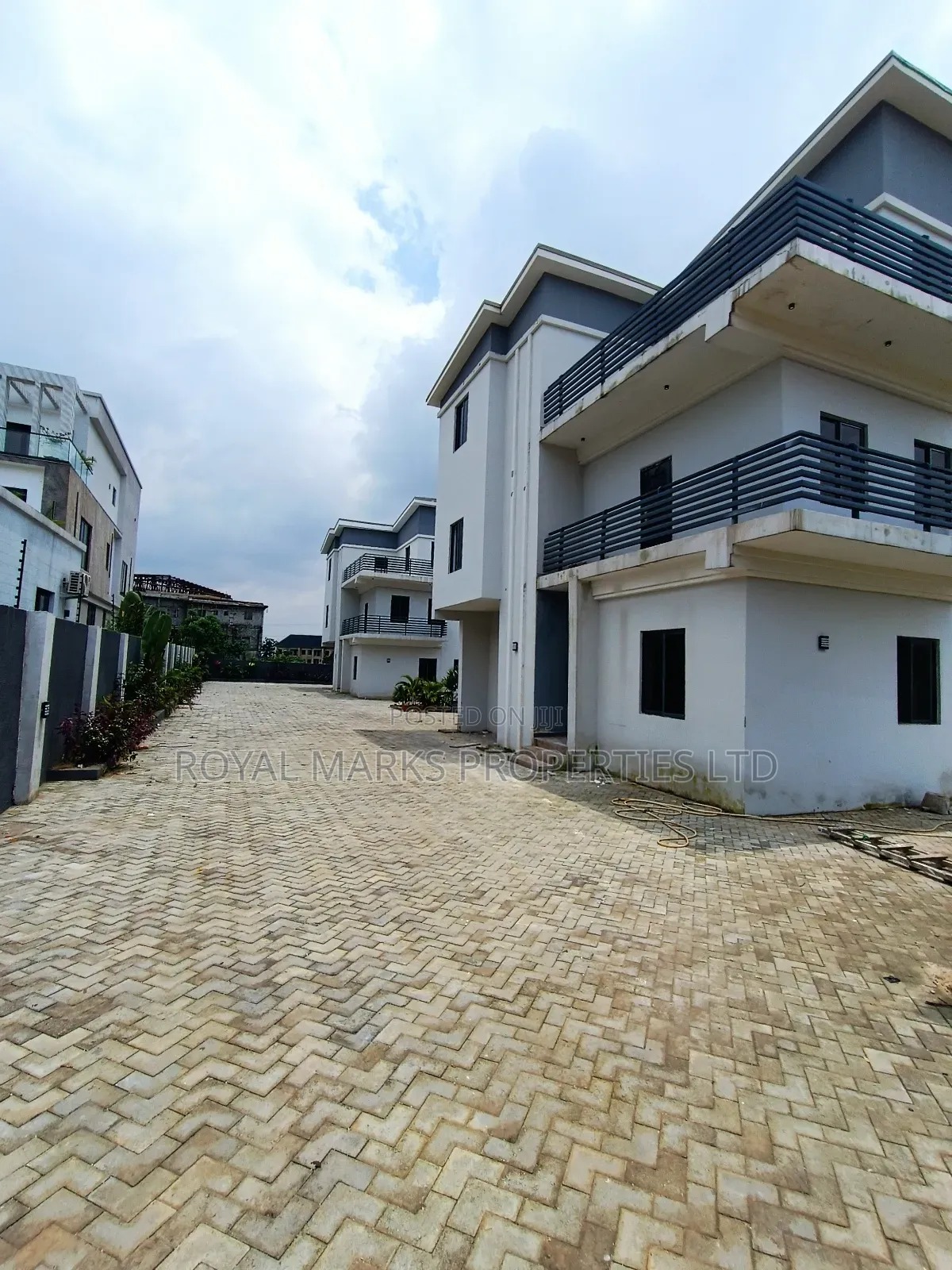 6bdrm Duplex in Katampe Extension for sale in Katampe Extension