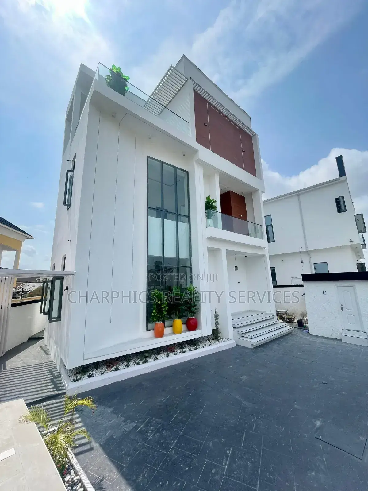 5bdrm Duplex in Ikate for sale in Ikate