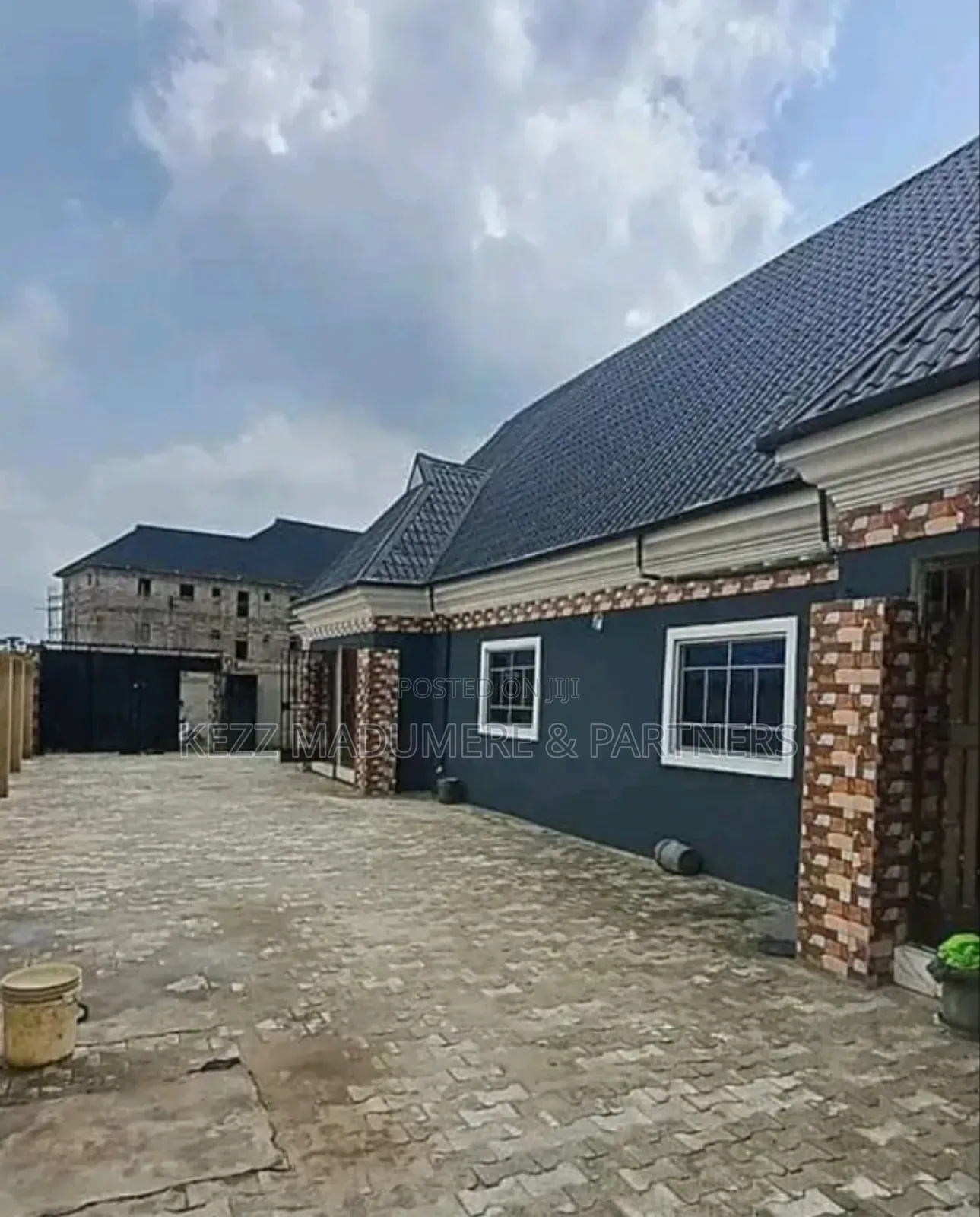 5bdrm Block of Flats in Near First Market, for sale in Eneka
