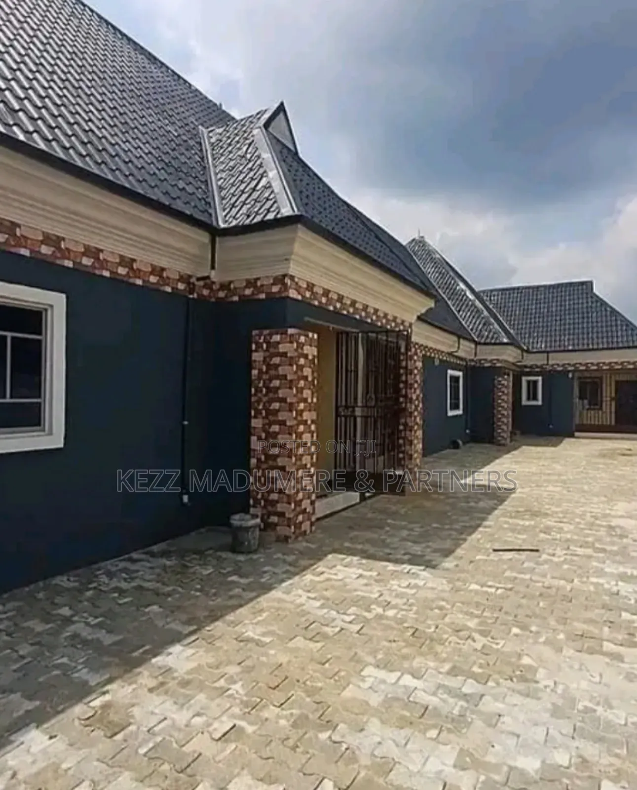 5bdrm Block of Flats in Near First Market, for sale in Eneka