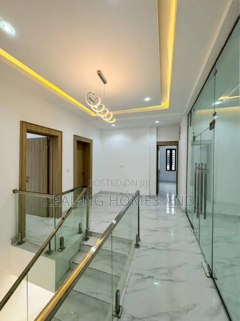 5bdrm Duplex in Chevron Lekki Phase for sale in Lekki