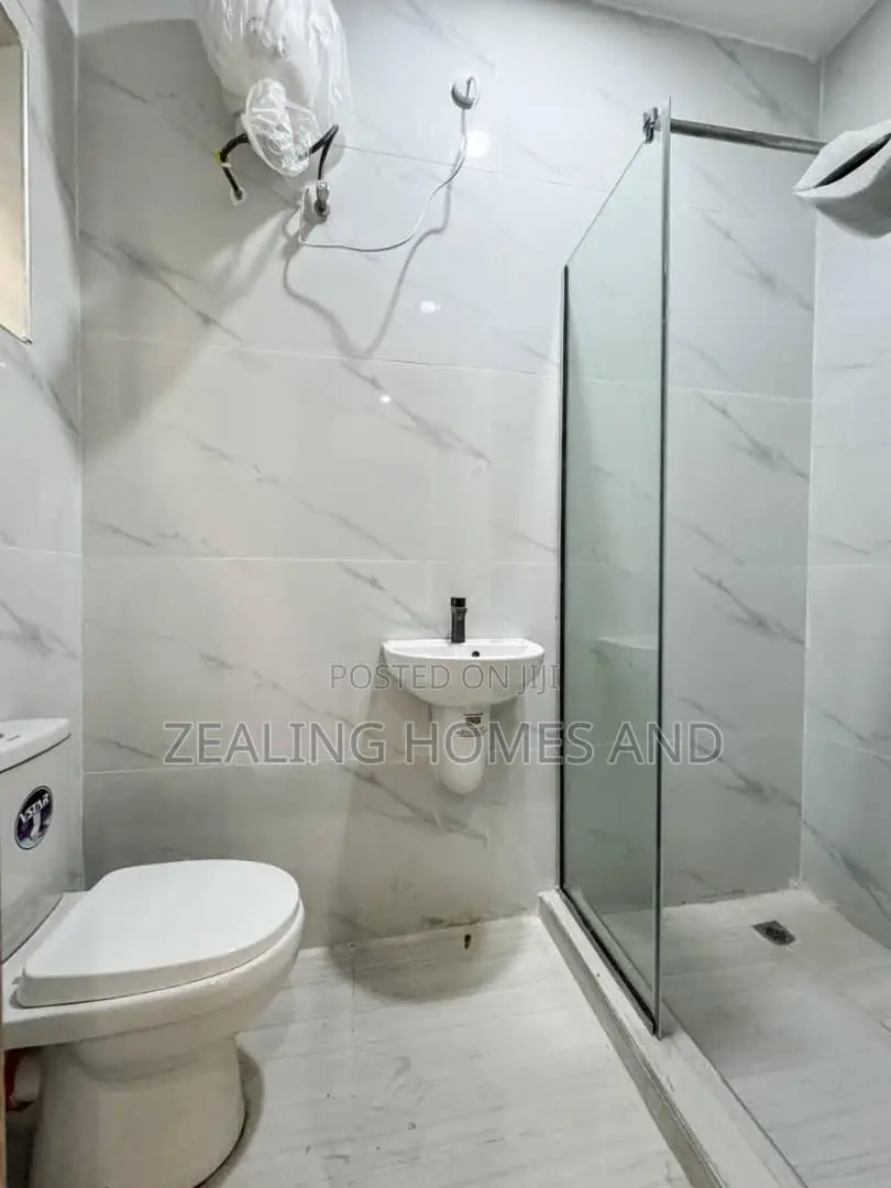 5bdrm Duplex in Chevron Lekki Phase for sale in Lekki