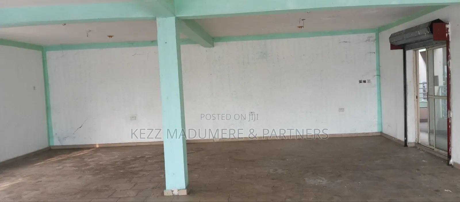 To Let / Lease : Sizeable Shop at Rumuola Major Road in Port-Harcourt