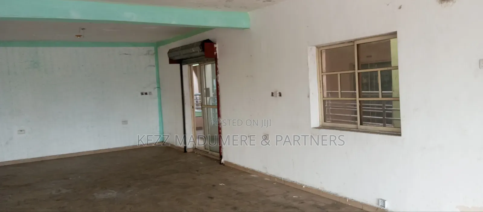To Let / Lease : Sizeable Shop at Rumuola Major Road in Port-Harcourt