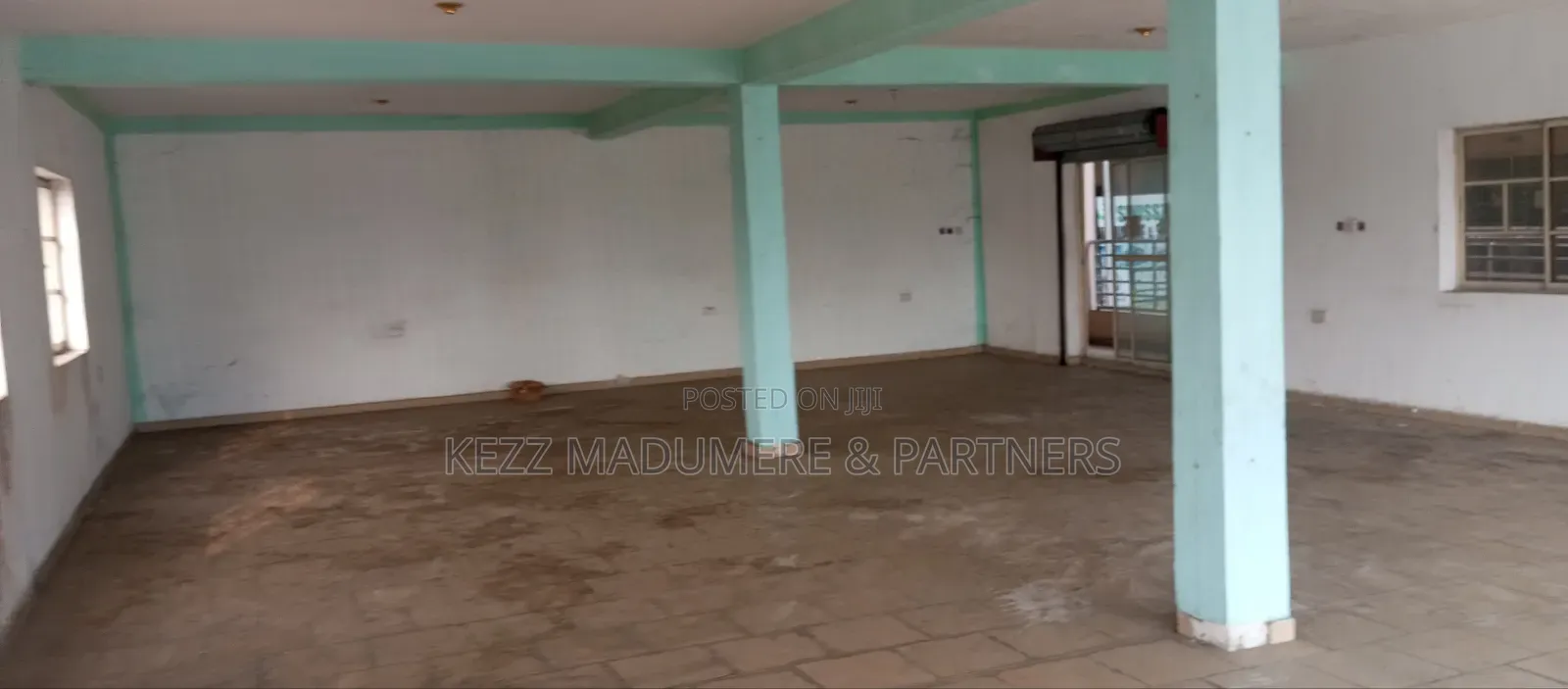 To Let / Lease : Sizeable Shop at Rumuola Major Road in Port-Harcourt