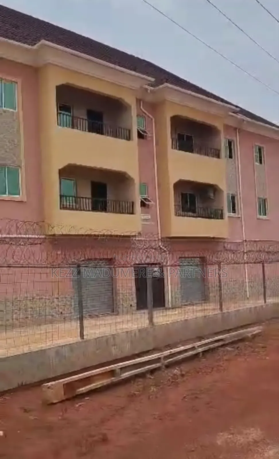 18bdrm Block of Flats in Secured Gated Estate for sale in Enugu