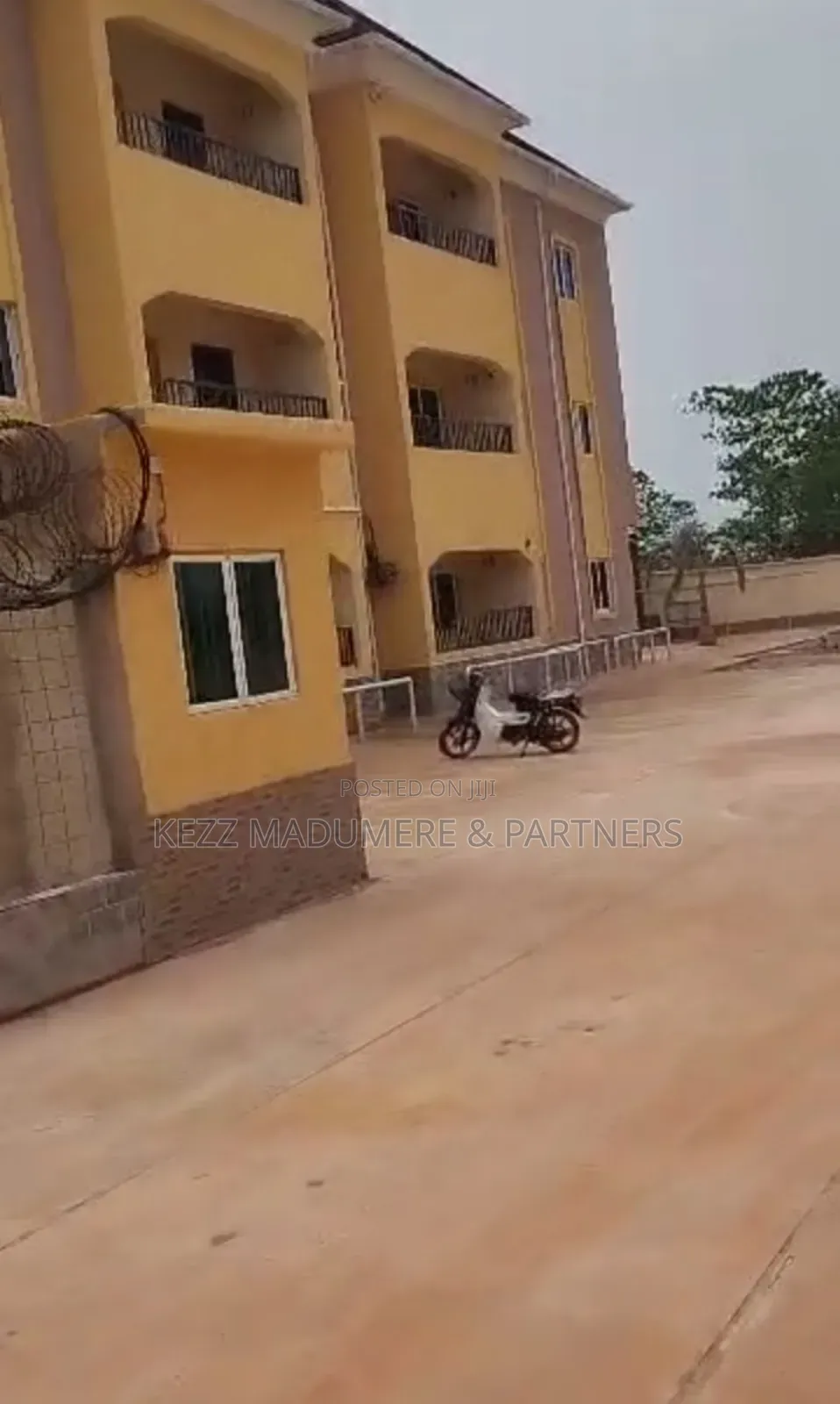 18bdrm Block of Flats in Secured Gated Estate for sale in Enugu
