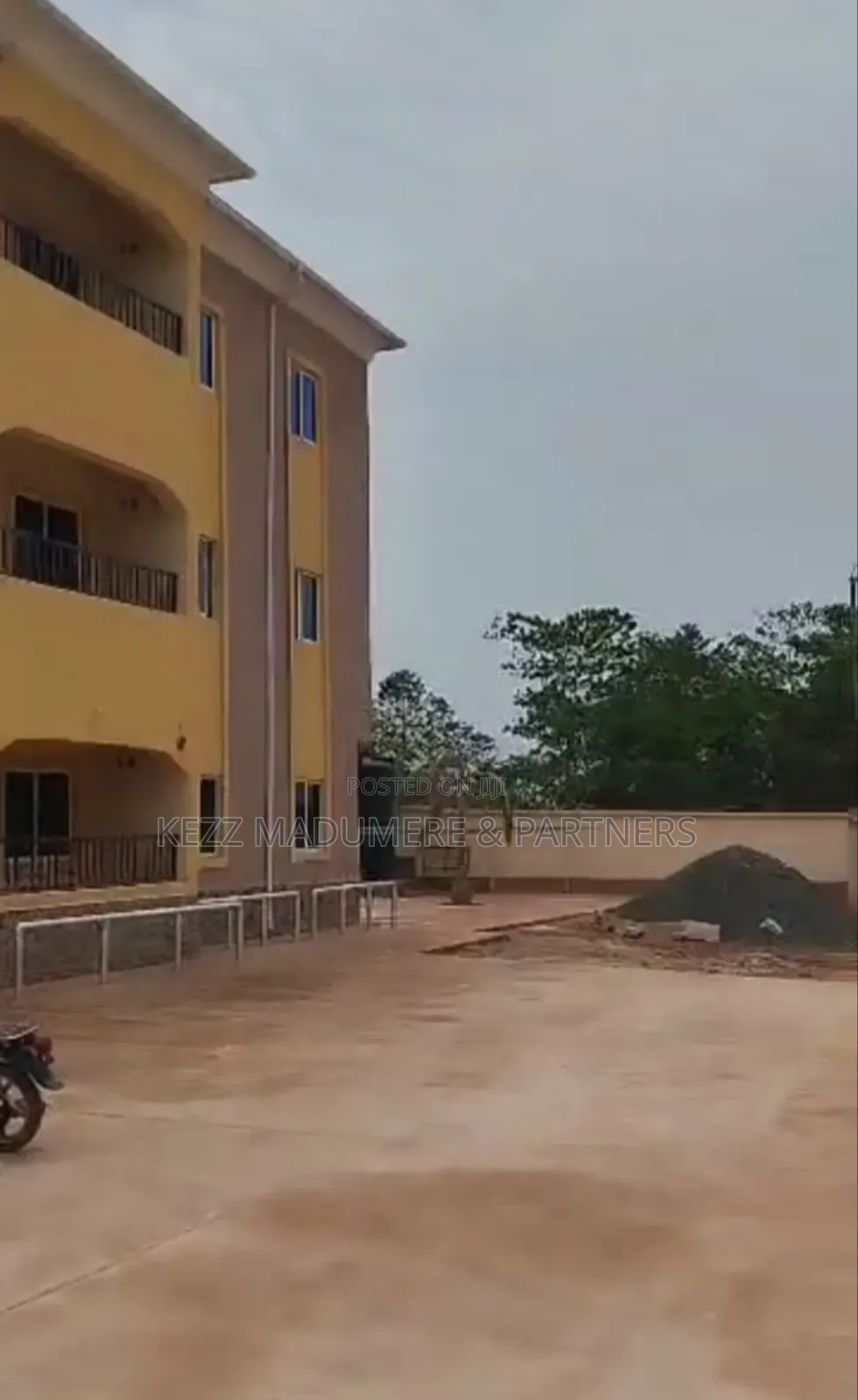 18bdrm Block of Flats in Secured Gated Estate for sale in Enugu