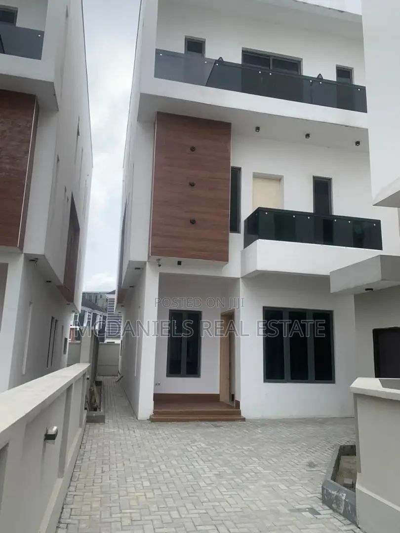 6bdrm Duplex in Ikate for sale in Ikate