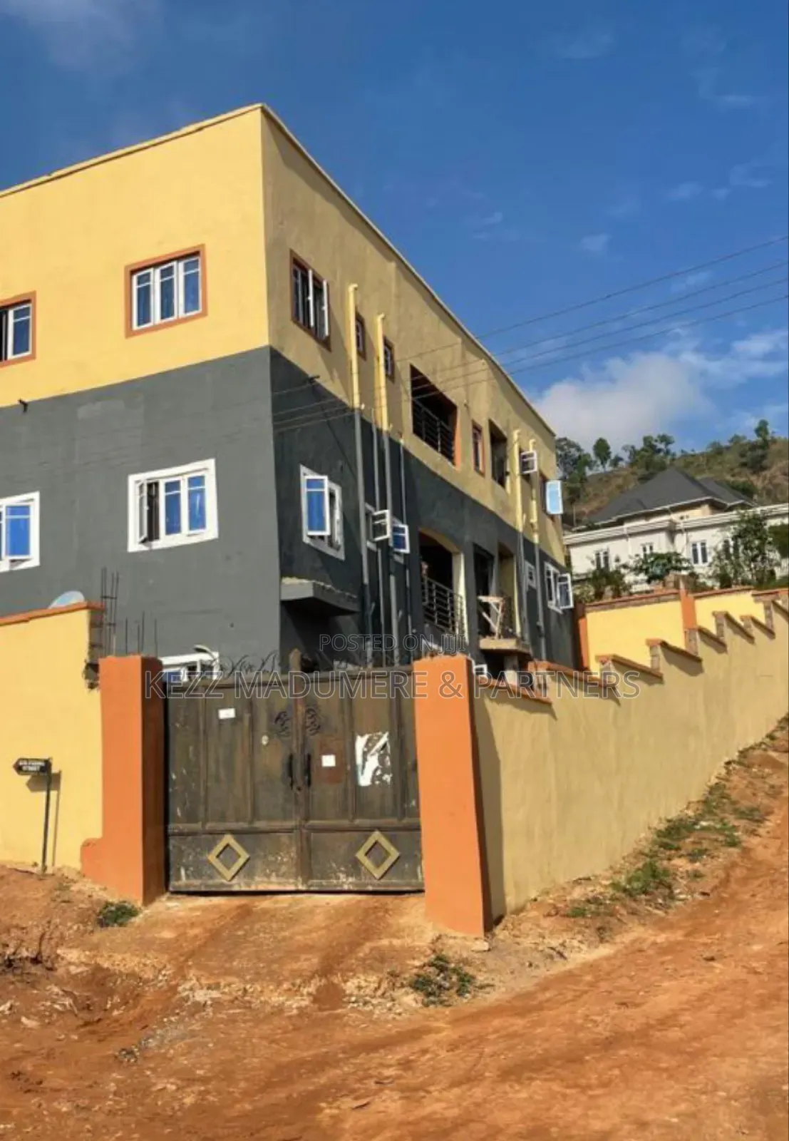 5bdrm Block of Flats in Achara Layout , for sale in Enugu