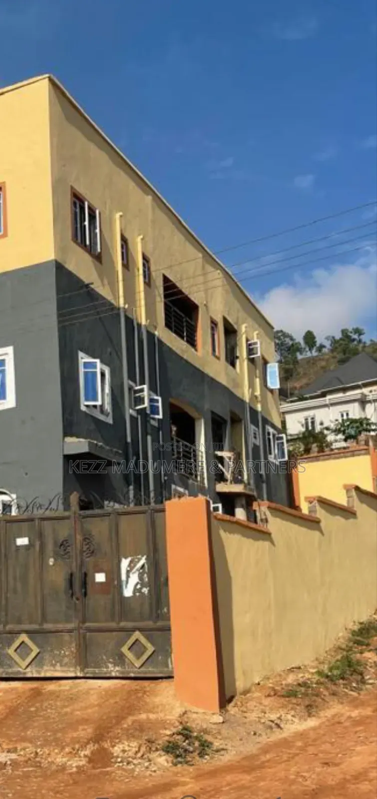 5bdrm Block of Flats in Achara Layout , for sale in Enugu