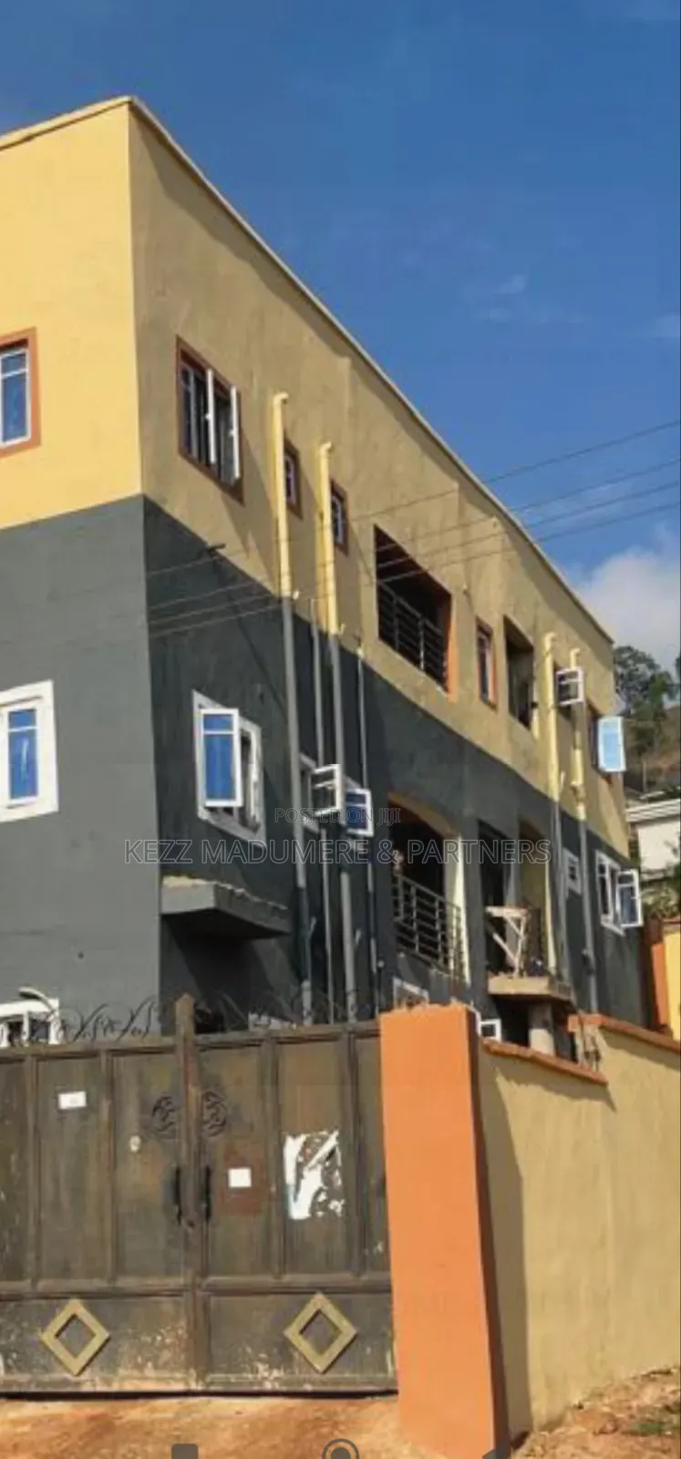 5bdrm Block of Flats in Achara Layout , for sale in Enugu