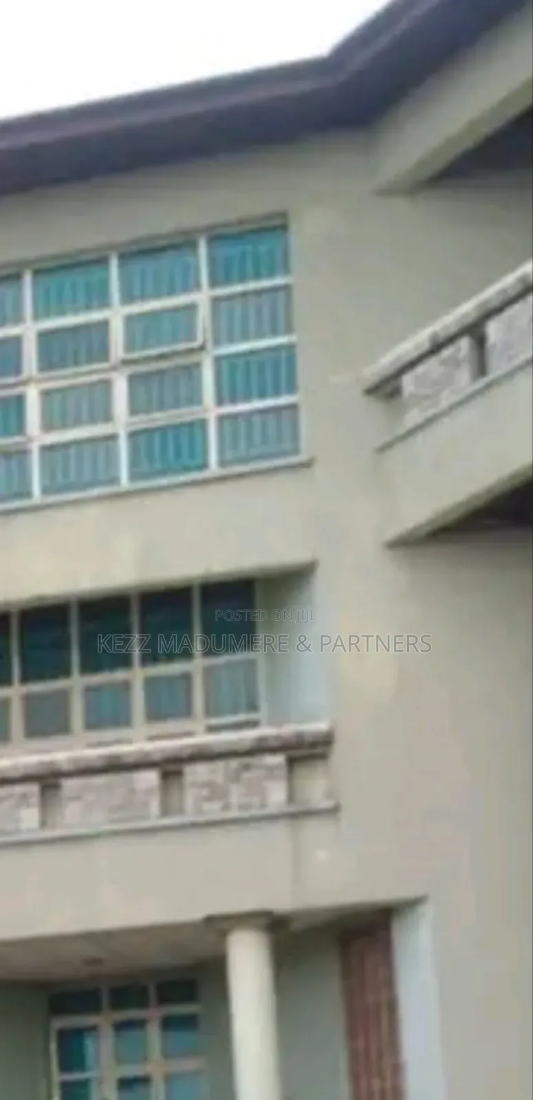 For Sale: A Massive Plaza on 21⁄2 Plots in Port Harcourt in Port-Harcourt