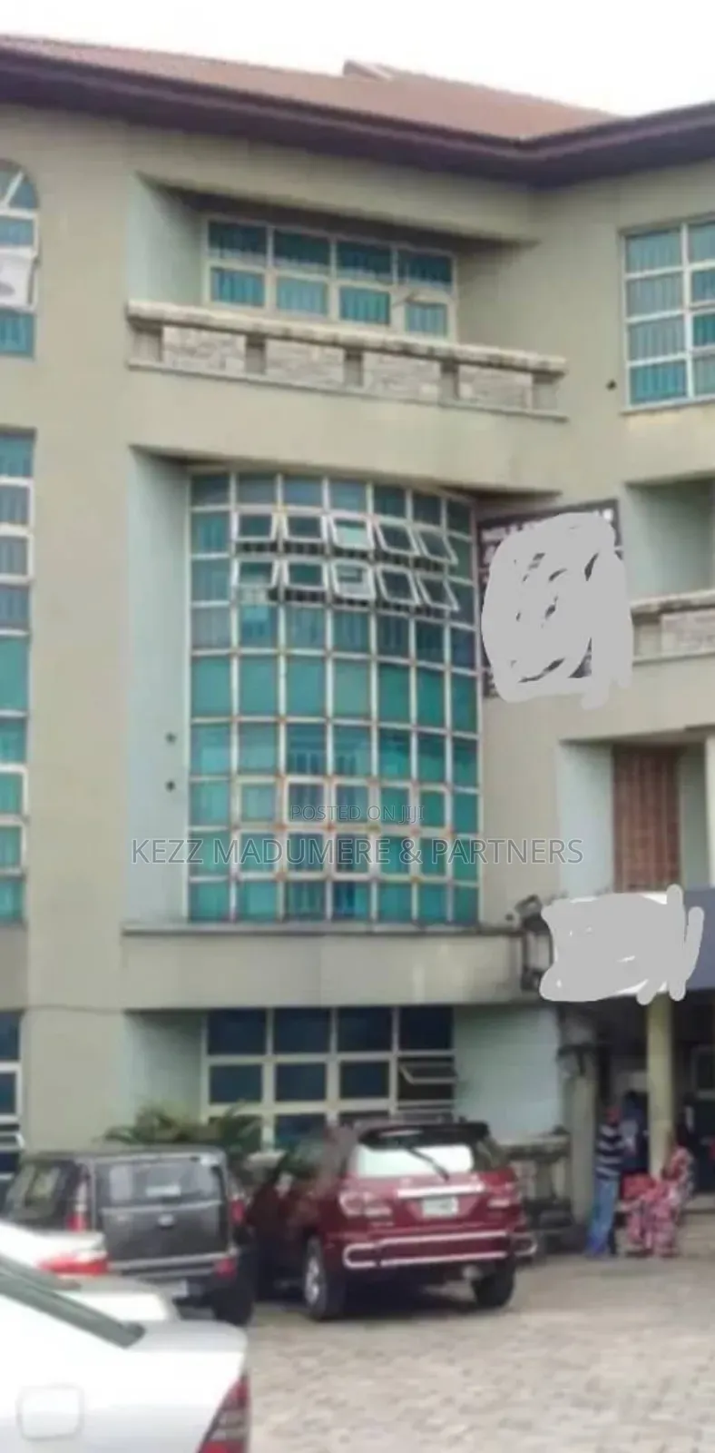 For Sale: A Massive Plaza on 21⁄2 Plots in Port Harcourt in Port-Harcourt