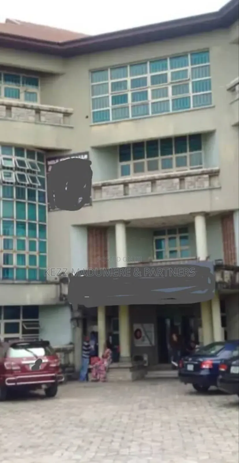 For Sale: A Massive Plaza on 21⁄2 Plots in Port Harcourt in Port-Harcourt