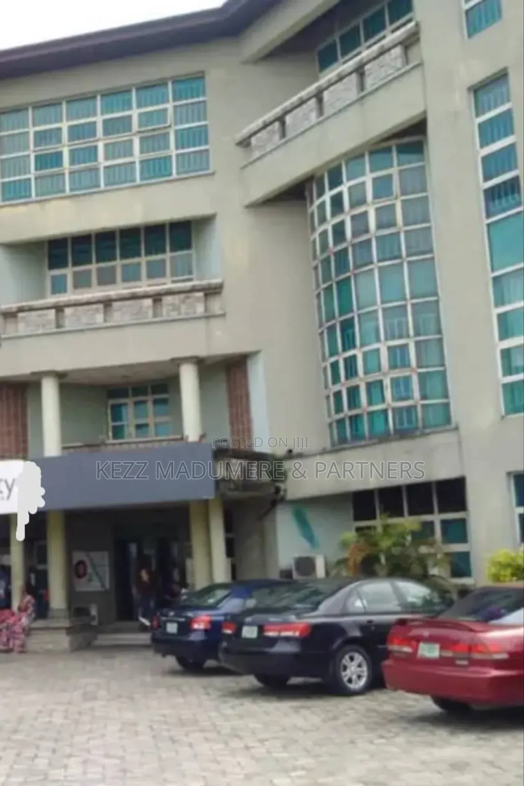 For Sale: A Massive Plaza on 21⁄2 Plots in Port Harcourt in Port-Harcourt