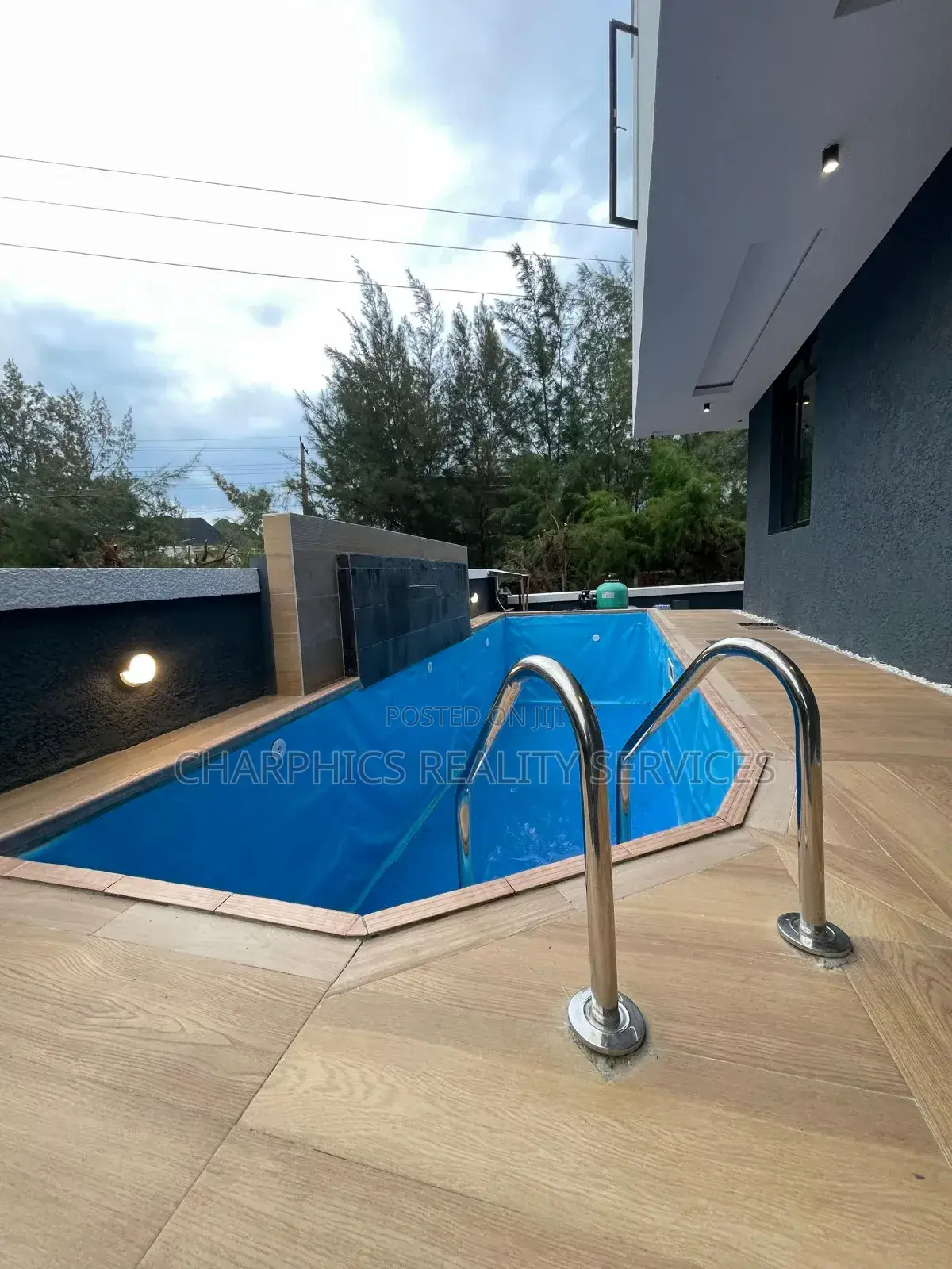 5bdrm Duplex in Ikota for sale in Ikota