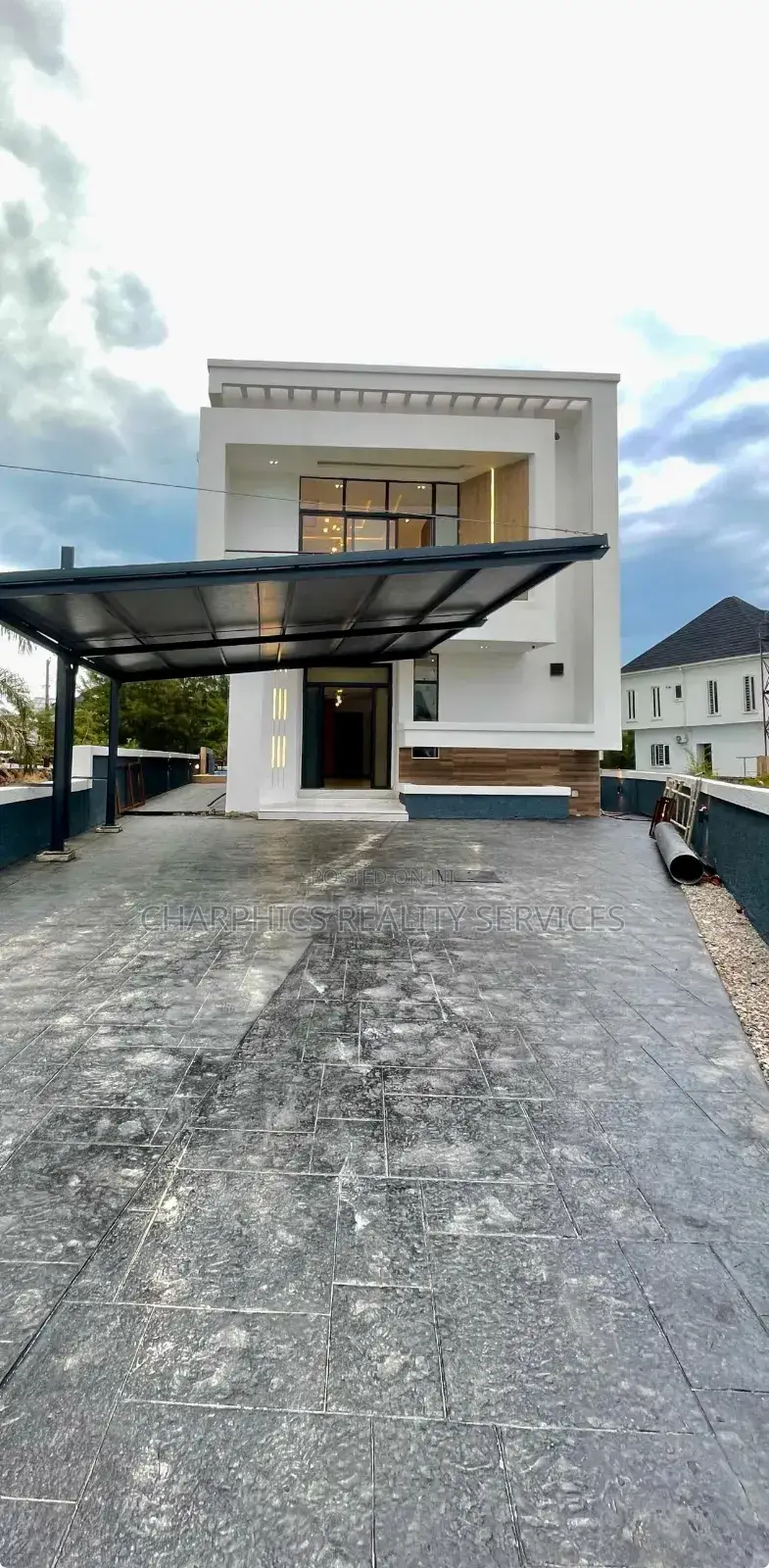 5bdrm Duplex in Ikota for sale in Ikota