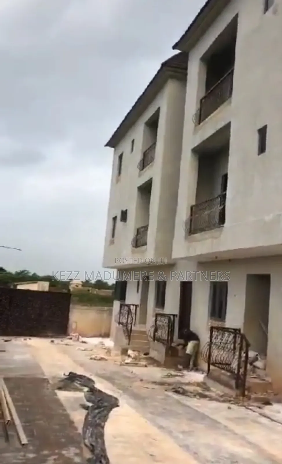 6bdrm Block of Flats in Premier, Port-Harcourt for sale in Port-Harcourt