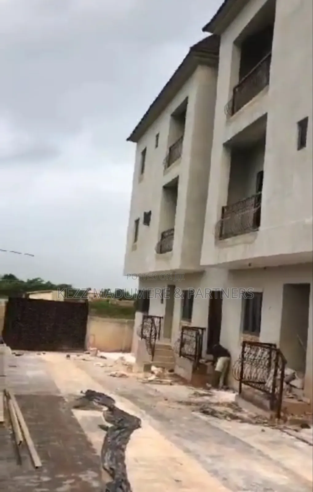 6bdrm Block of Flats in Premier, Port-Harcourt for sale in Port-Harcourt
