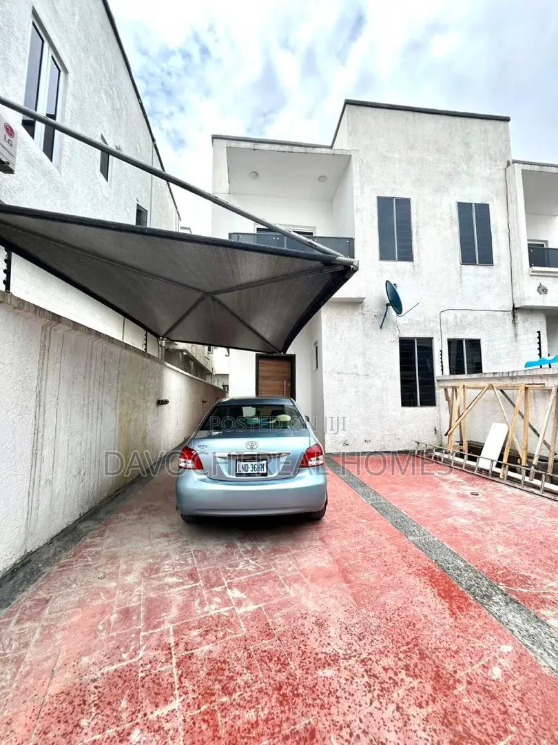 4bdrm Duplex in Ikota for rent in Ikota