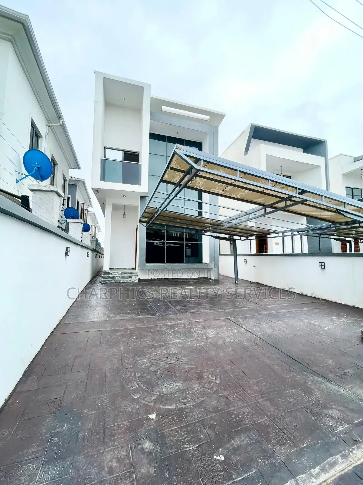 5bdrm Duplex in Agungi for sale in Agungi