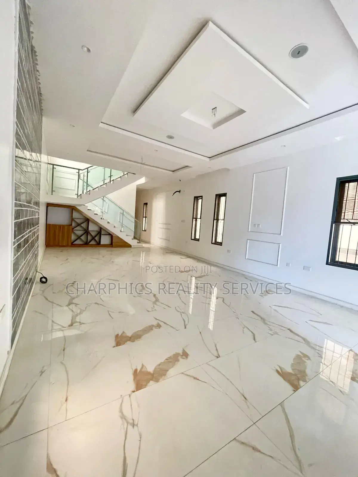 5bdrm Duplex in Agungi for sale in Agungi