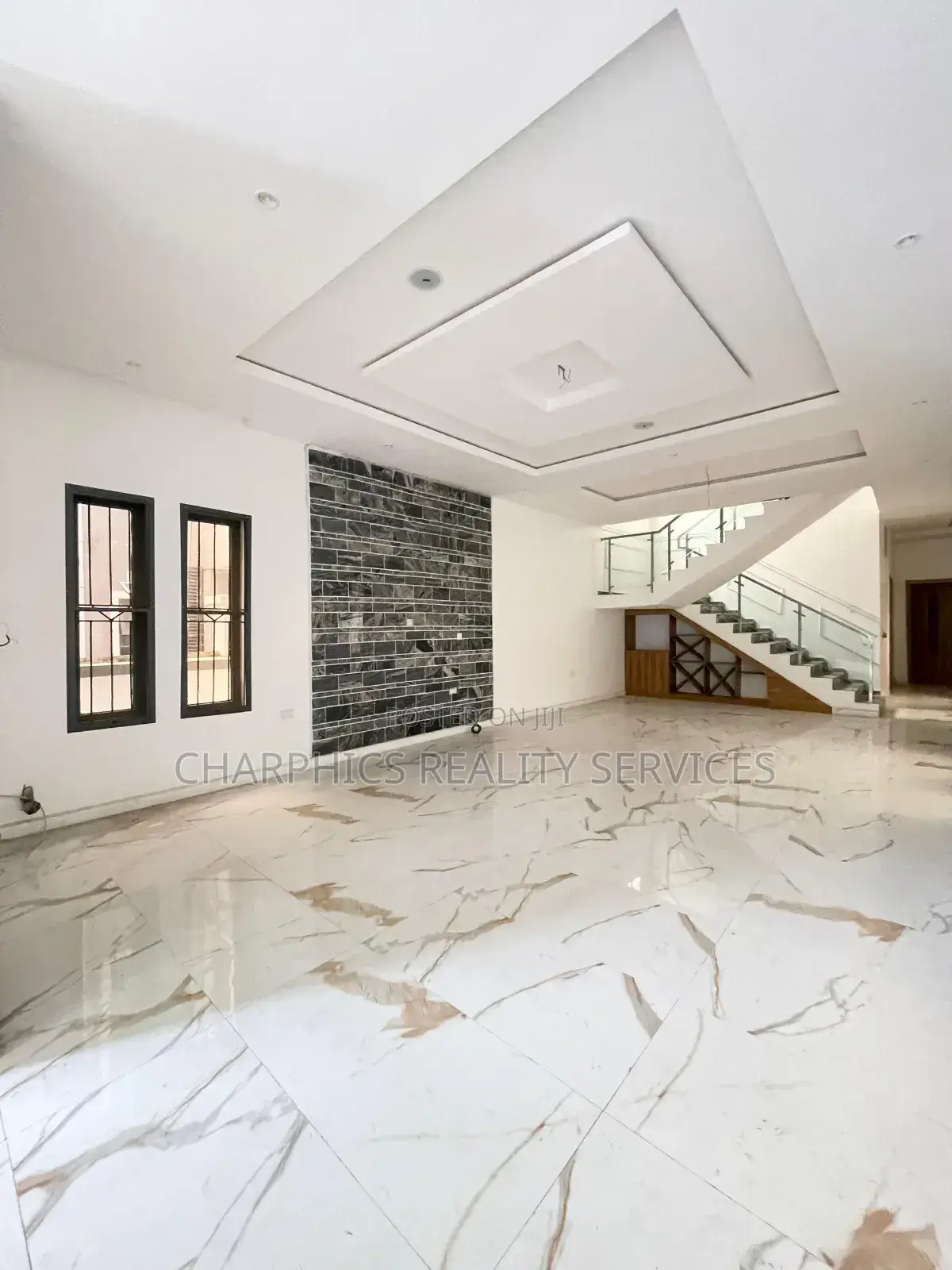5bdrm Duplex in Agungi for sale in Agungi