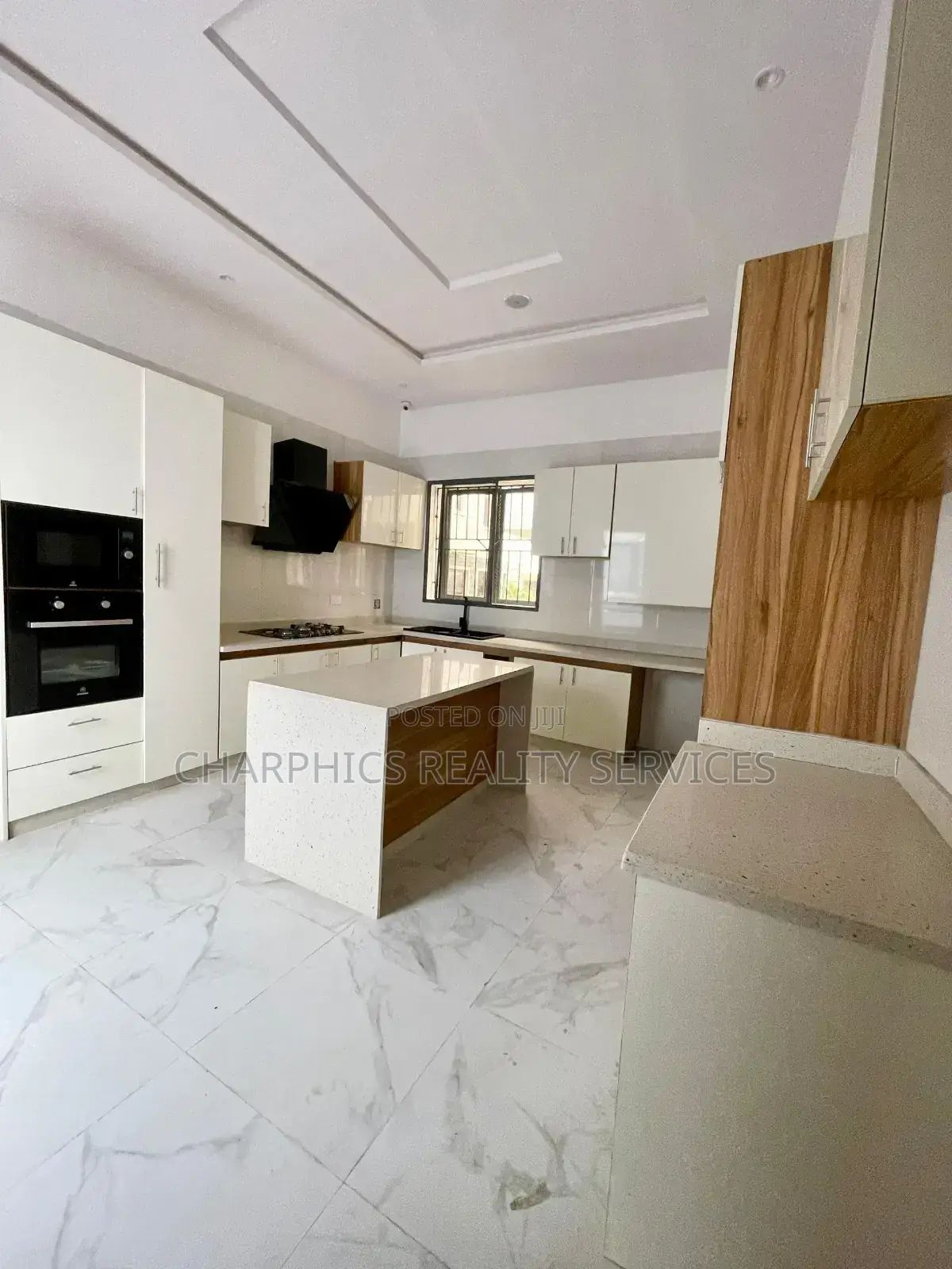 5bdrm Duplex in Agungi for sale in Agungi