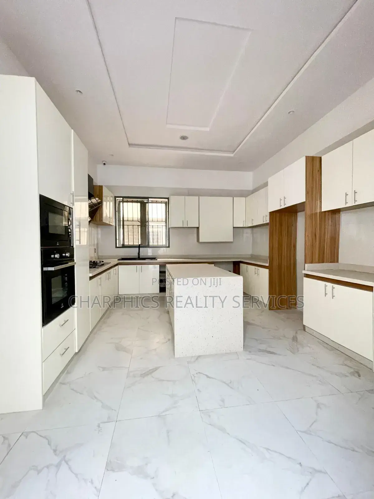 5bdrm Duplex in Agungi for sale in Agungi