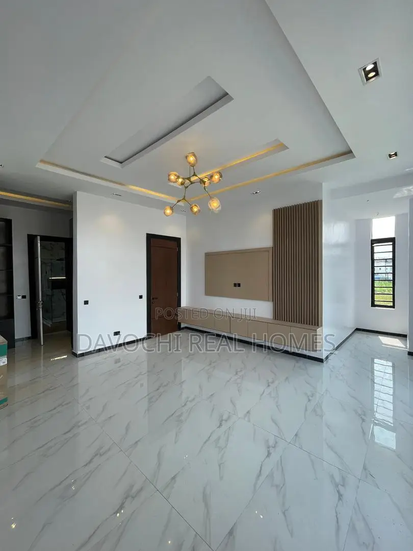 5bdrm Duplex in Ikota for sale in Ikota