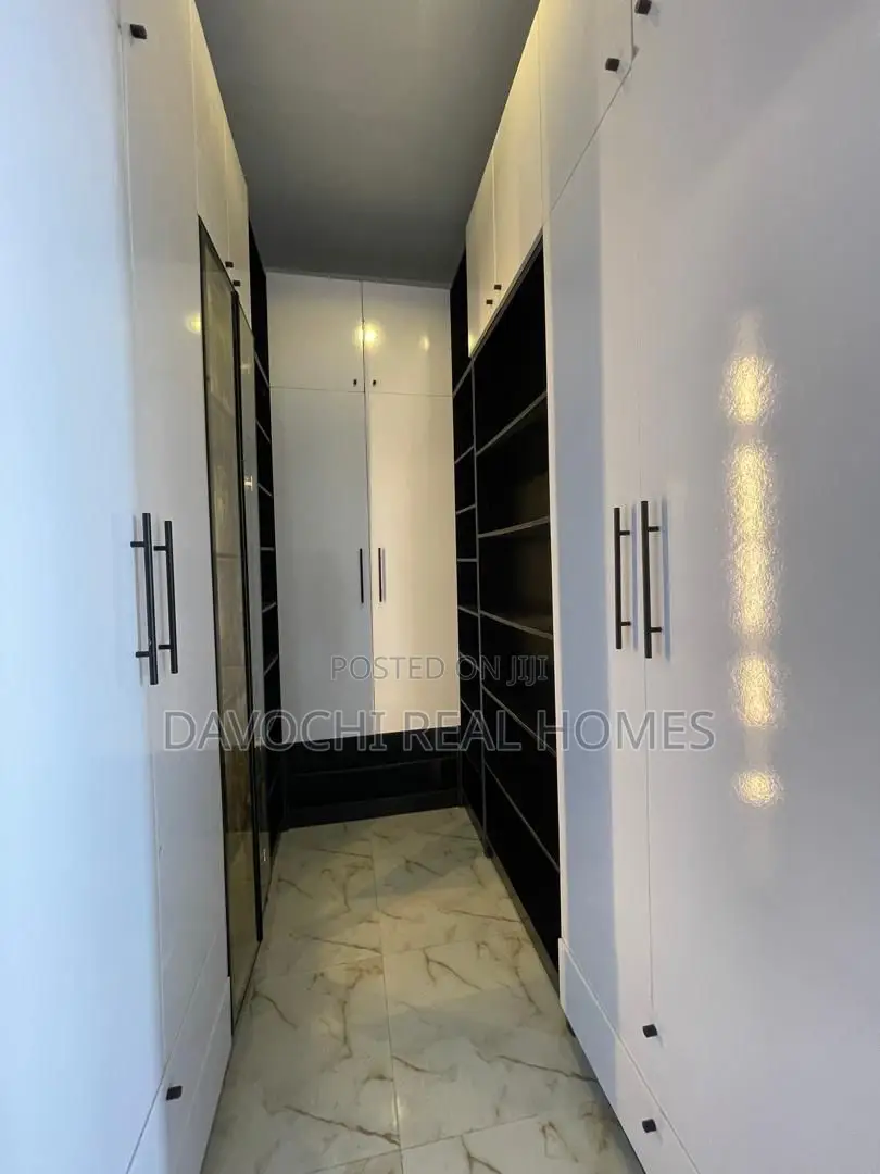 5bdrm Duplex in Lekki Phase 2 for sale in Lekki Phase 2