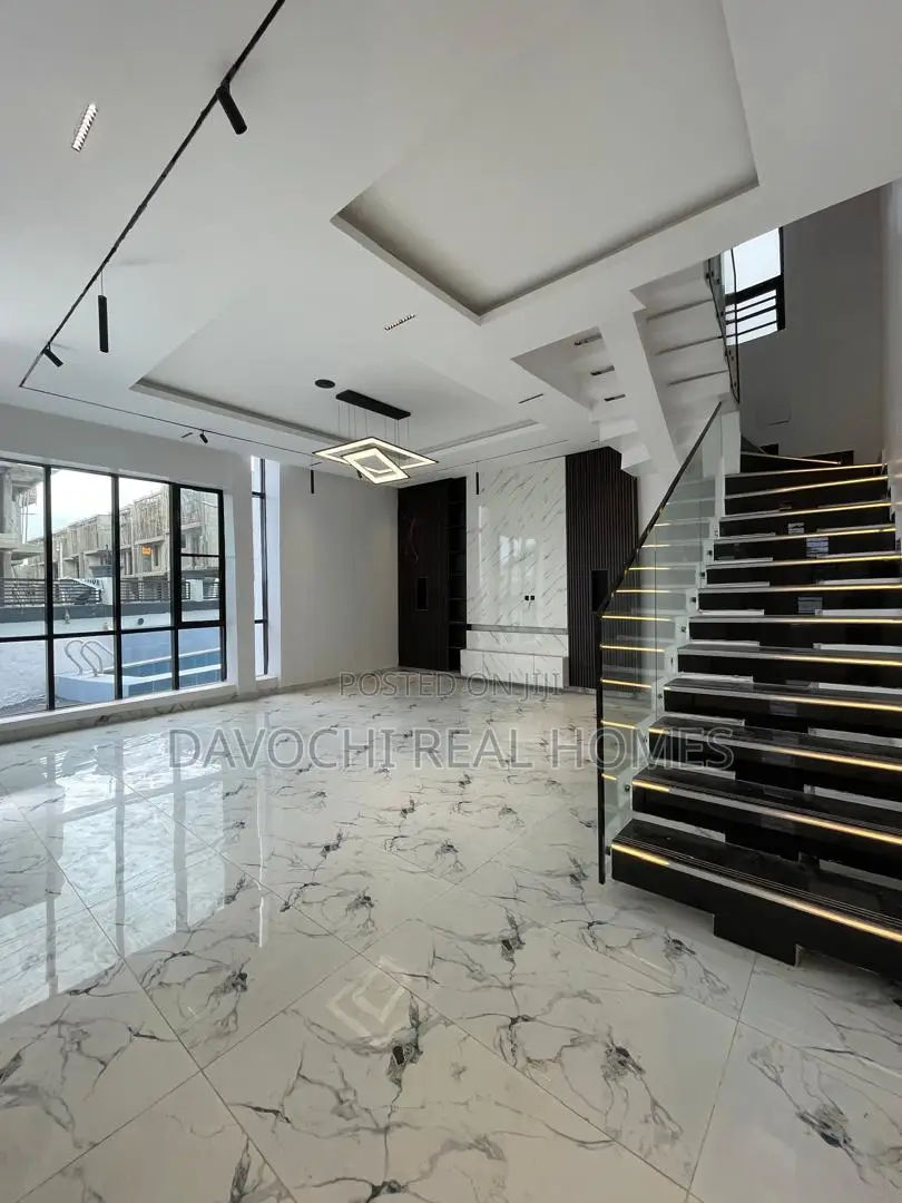 5bdrm Duplex in Lekki Phase 2 for sale in Lekki Phase 2