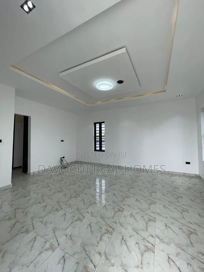 5bdrm Duplex in Lekki Phase 2 for sale in Lekki Phase 2