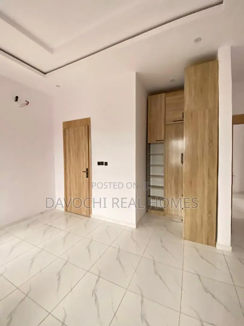 5bdrm Duplex in Off Lekki-Epe Expressway for sale in Off Lekki-Epe Expressway